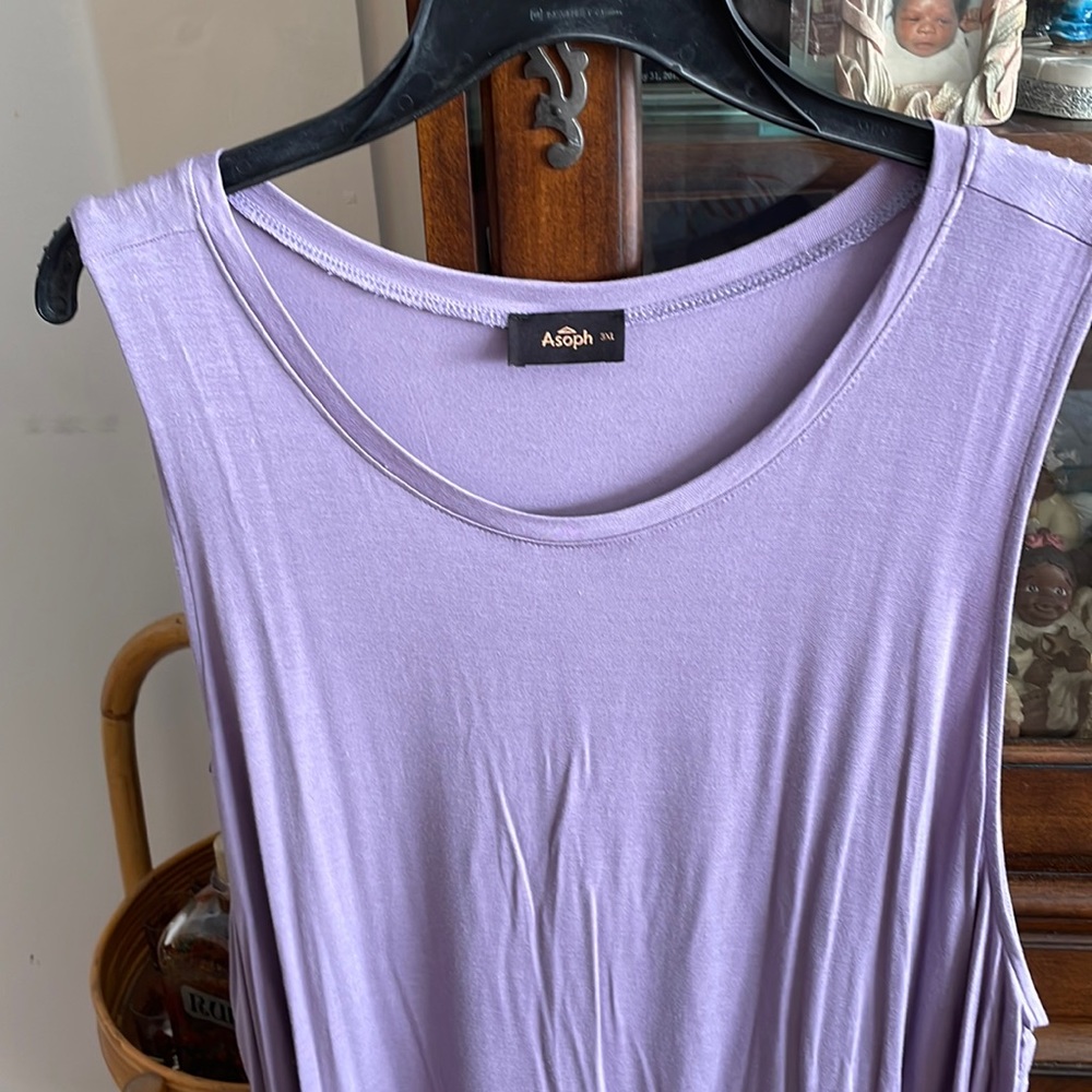 Short sleeve top.